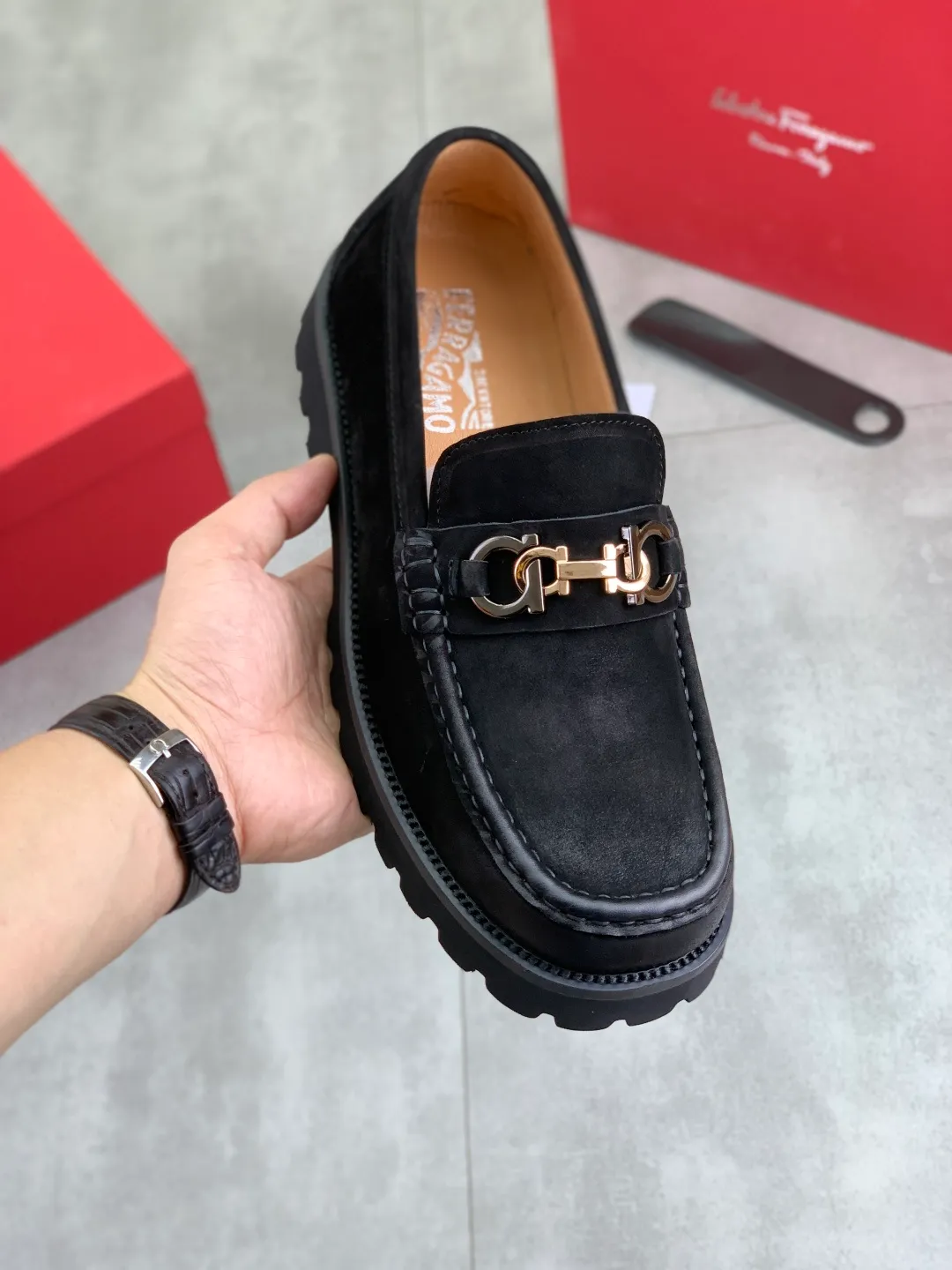 Men's shoes 💰P500 New model [Ferragamo/Ferragamo] Latest model Original imported calfskin, imported pigskin lining + original luxury metal buckle + original rubber outsole Soft and comfortable Size number: 38-44